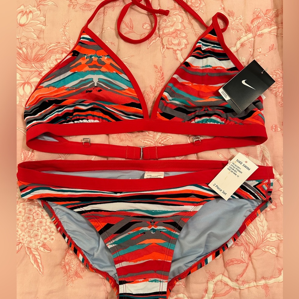⭐️NWT Nike Swim sporty bikini set. Cross back or straight straps. Two piece. 12